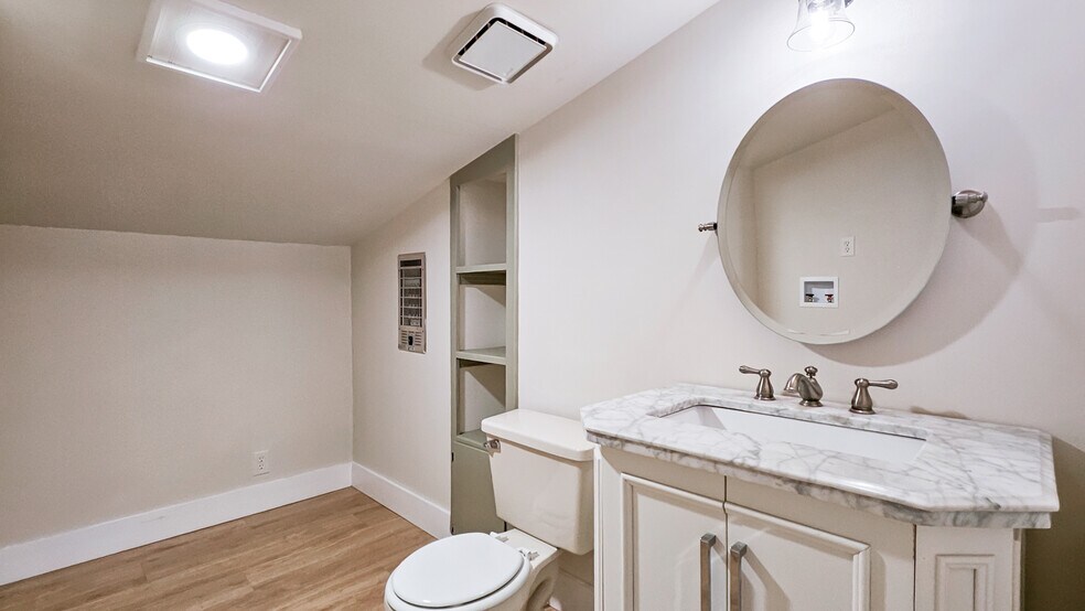 Building Photo - 4033 Lucerne Dr SE