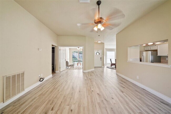 Building Photo - 2911 Parkwood Manor Dr