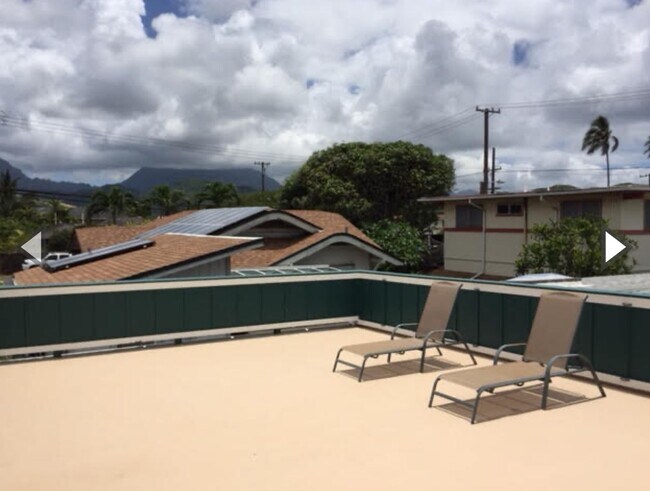 Building Photo - Part of a 2-unit CPR. 4 bedroom 3.5 bath with attached garage. Approx 1961 sf