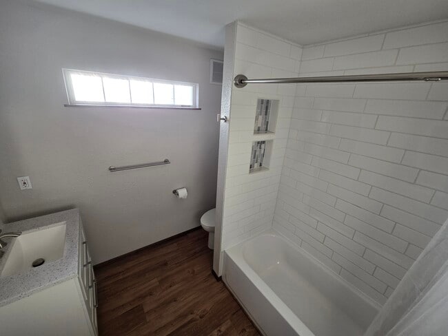 Building Photo - 624 Whirlway Dr