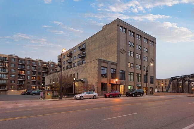 Building Photo - 404 N Washington Ave