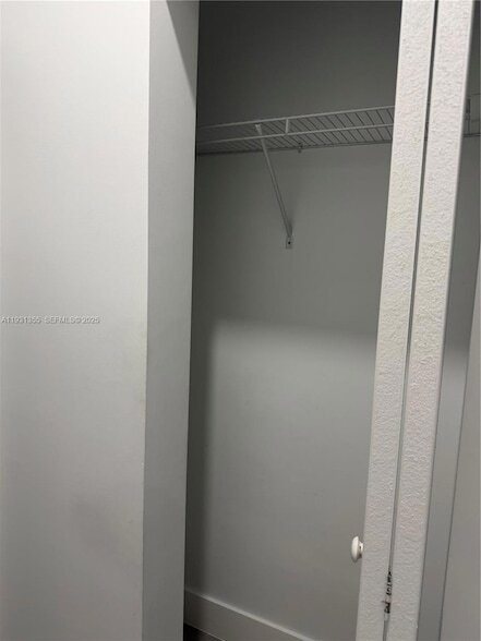 Building Photo - 853 E 24th St