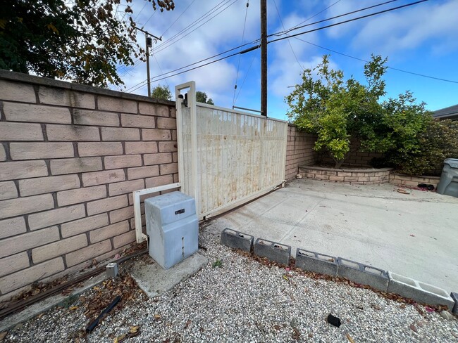 Building Photo - SILVER SPUR EXECUTED FAMILY HOME