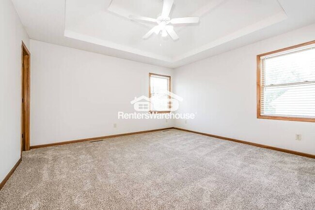 Building Photo - 3 Bed 2 Bath Northland Beauty!! Available ...