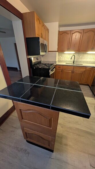 Building Photo - 1973 W 44th St