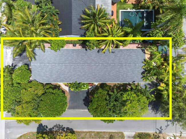 Building Photo - 301 NE 15th St