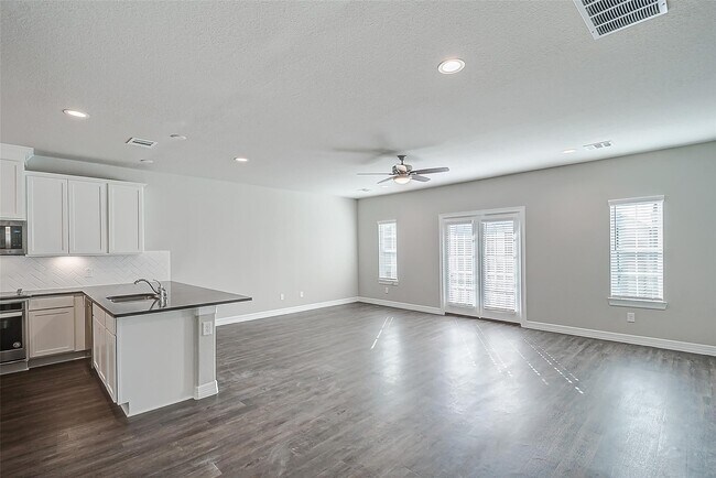 Building Photo - 11014 Cres Light Way