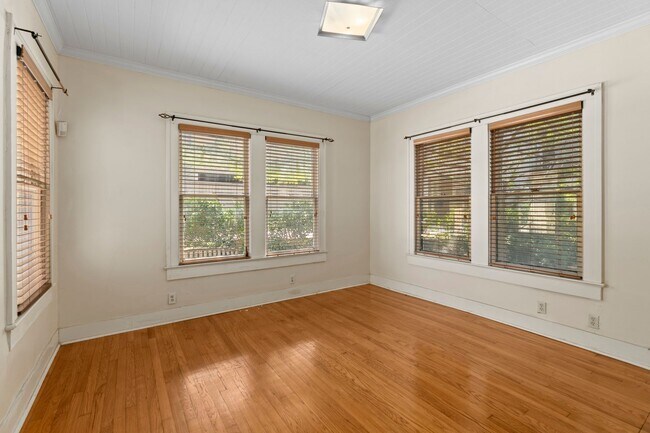 Building Photo - 526 Pershing Ave