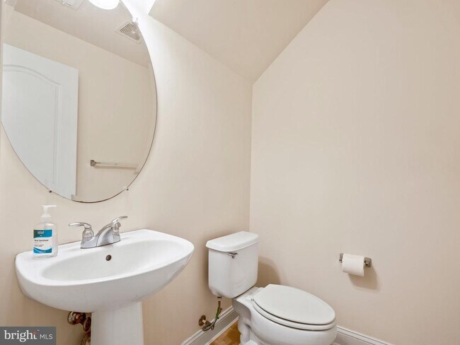 Building Photo - 304 Orchard Ridge Dr