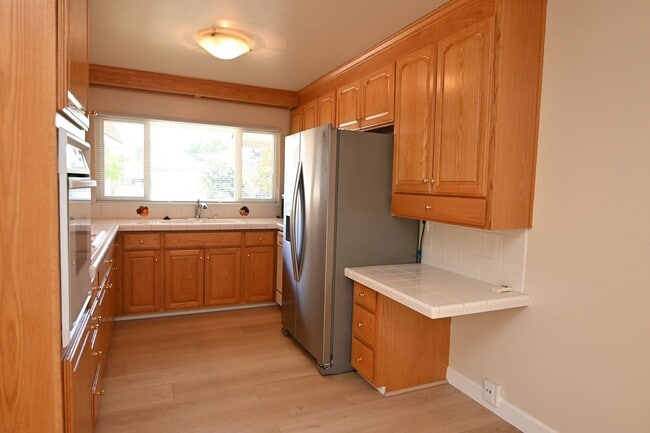 Building Photo - Beautiful home with AC in PRIME Santa Clara location - 3 bd / 2 bath coming soon!