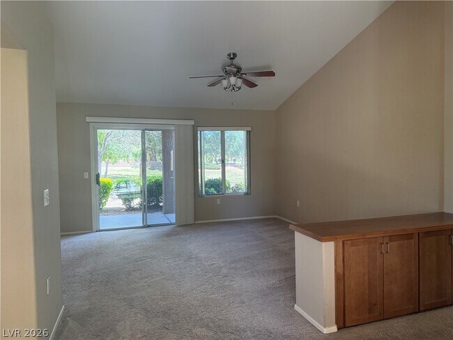 Building Photo - 2425 Showcase Dr