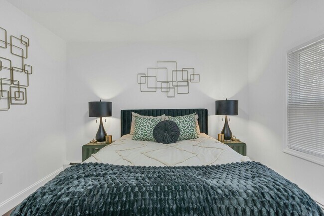 Building Photo - 196 2nd St