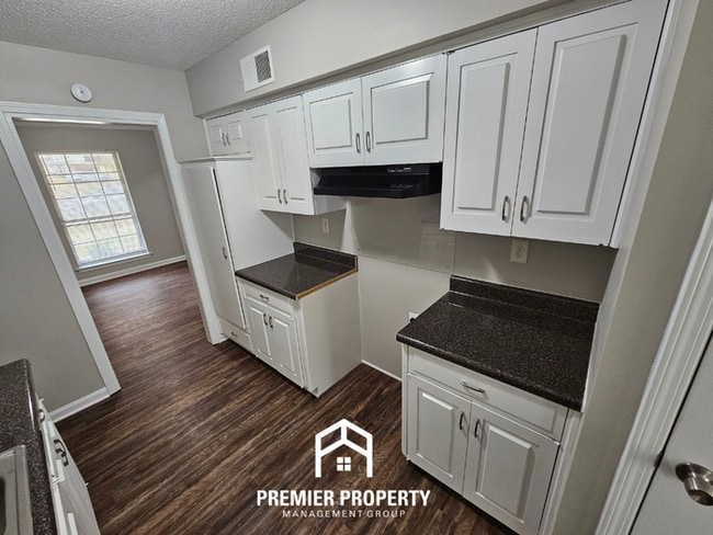 Building Photo - 5740 Fox Bend Ave