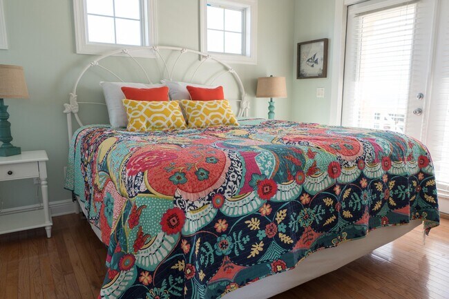 Building Photo - 223 Paradise by the Sea Blvd