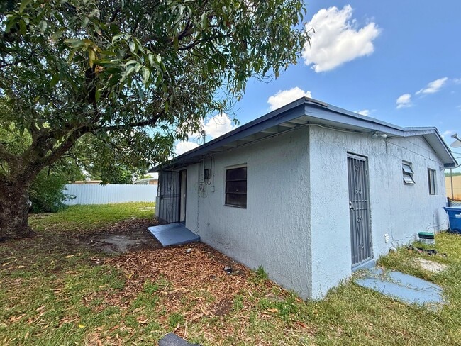 Building Photo - 930 NW 176th Terrace