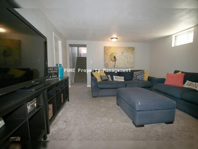 Building Photo - 3 Bed/2 Bath Ranch Home on Large Lot with Oversized Garage