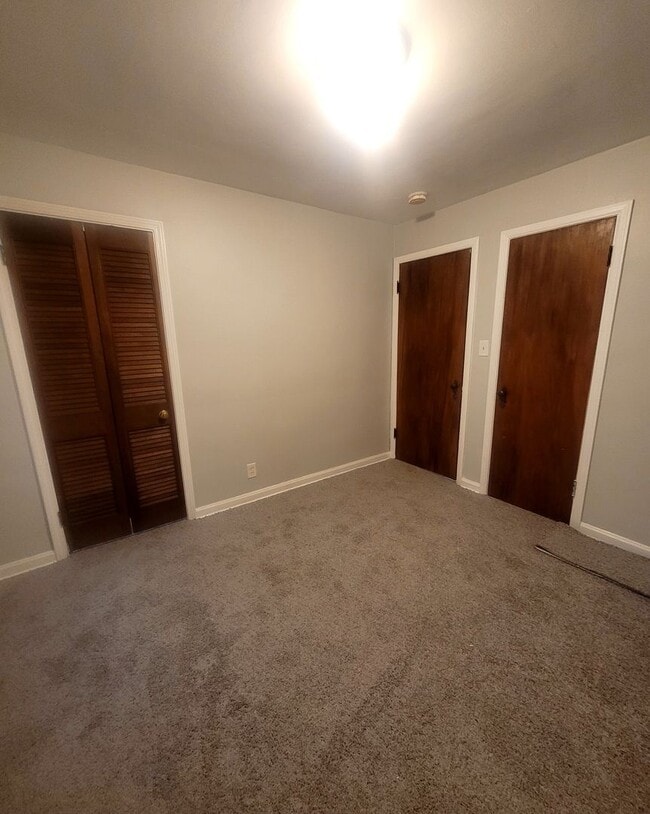 Building Photo - Beautiful 3 Bedroom bungalow in very desirable location in Redford/ Livonia borders