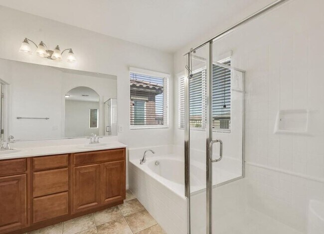 Building Photo - 614 Taliput Palm Pl