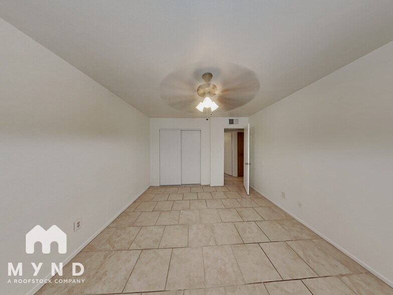 Building Photo - 5619 N 61st Cir