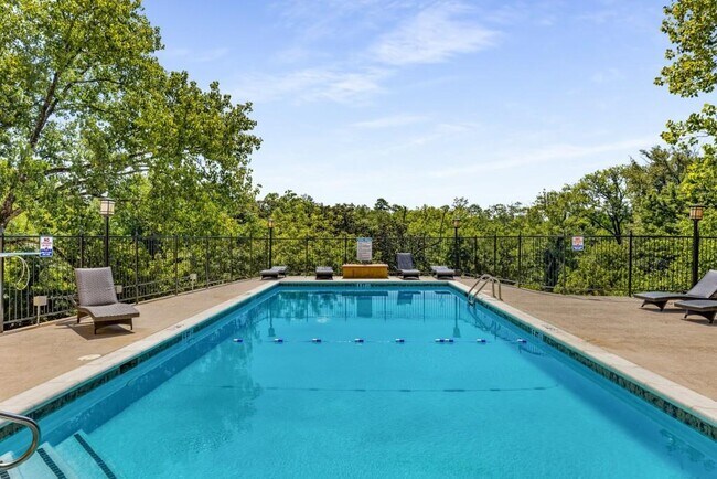 Building Photo - 2285 Peachtree Rd NE