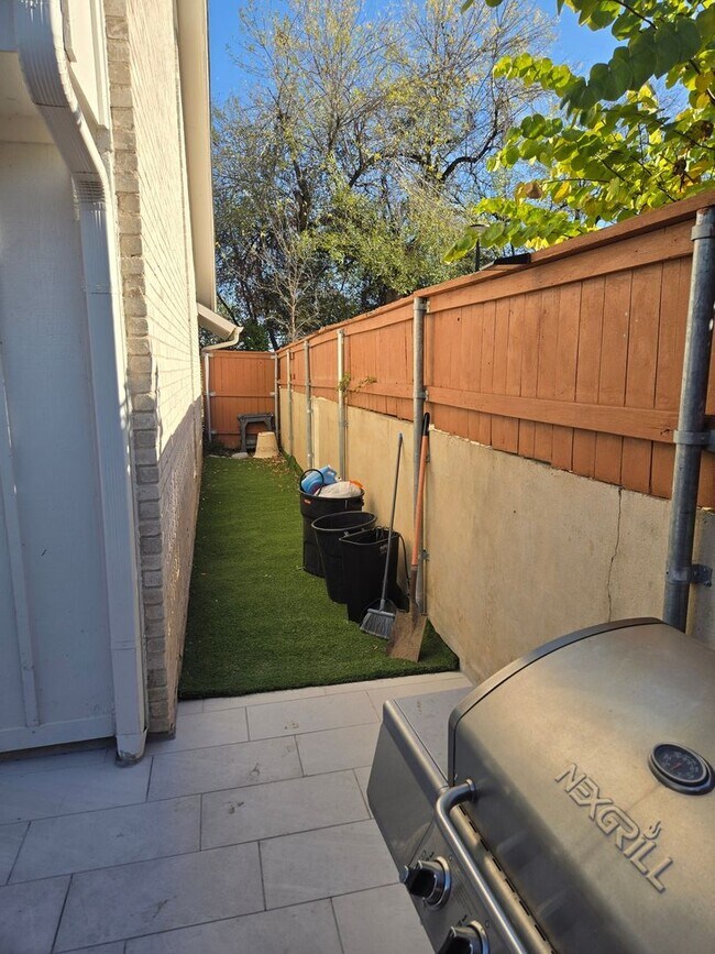 Building Photo - Charming 3BR condo in Austin