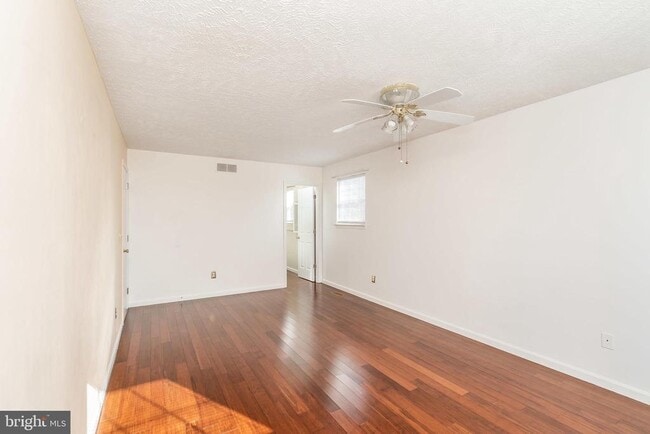 Building Photo - 1402 Spring Plow Ct