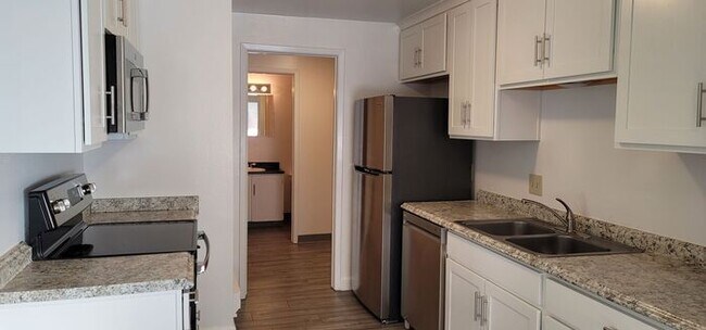 Building Photo - 1747 London Cir