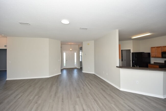 Building Photo - 4 bed, 2 bath located in Matanzas Woods su...