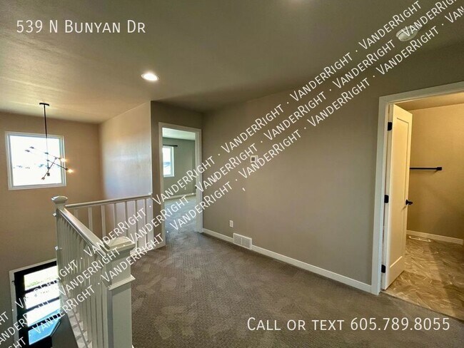 Building Photo - 539 BUNYAN Dr