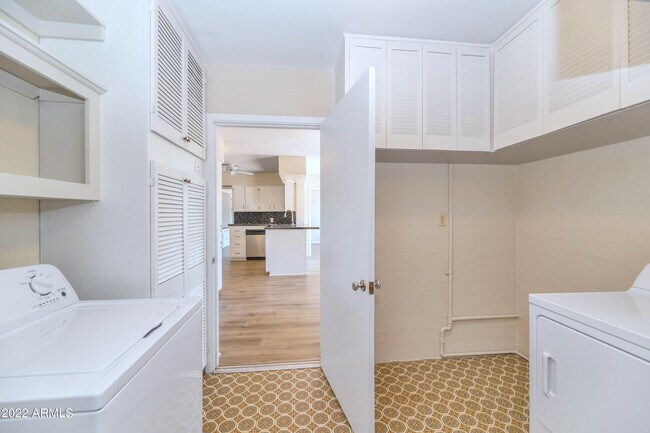 Building Photo - 2309 N 83rd Pl