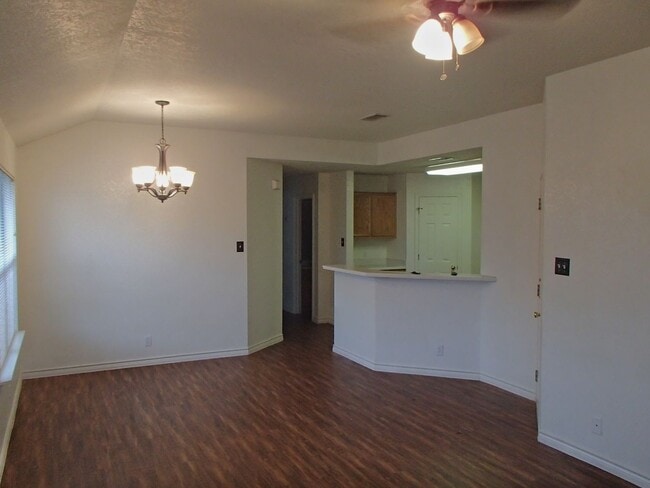 Building Photo - 304 Tamara Dr
