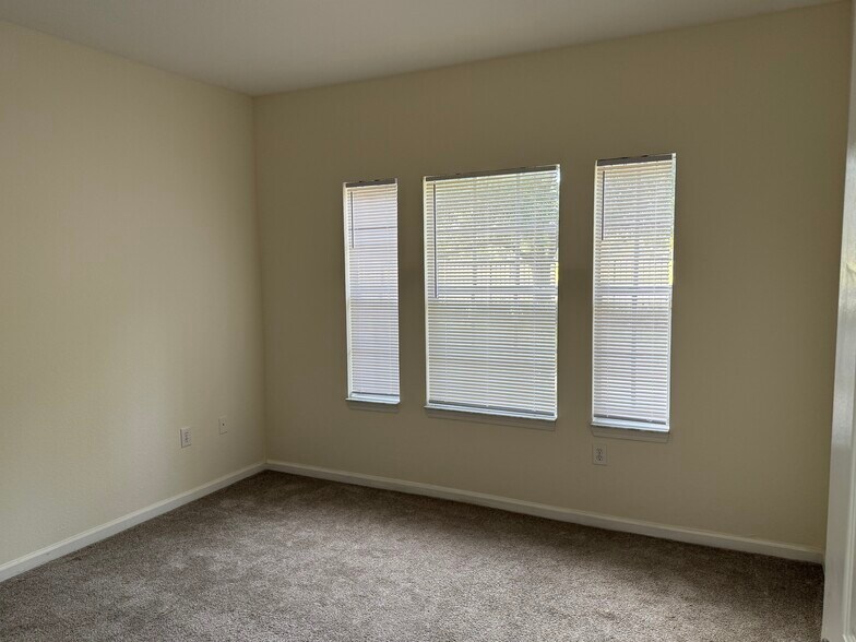 2nd Bedroom - 10075 Gate Pky N