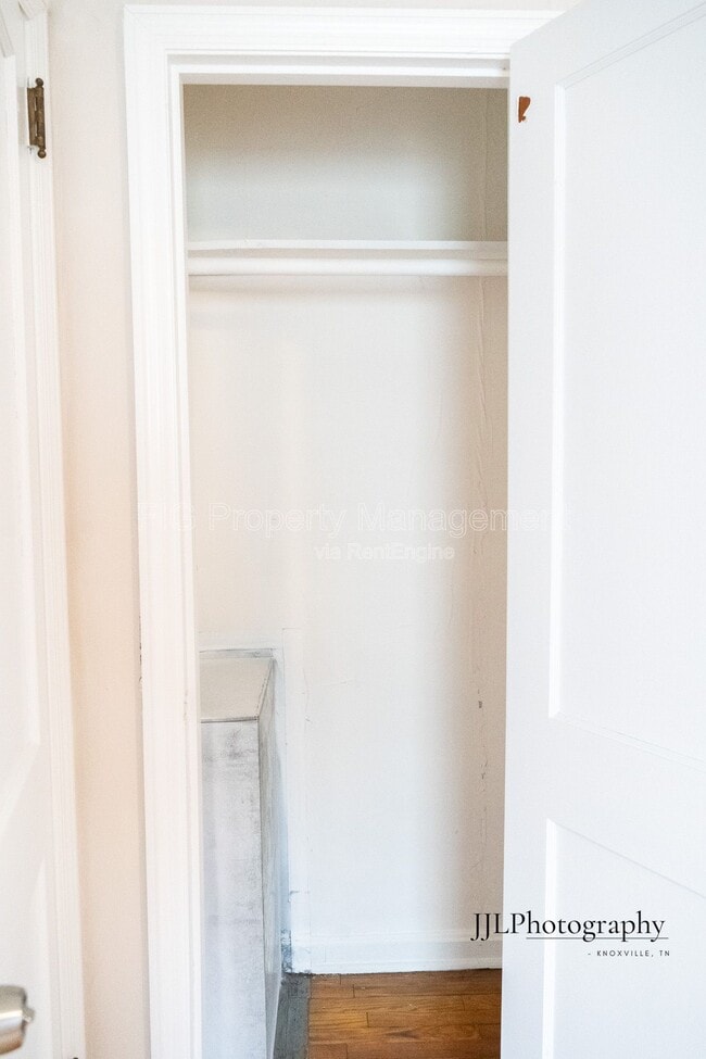 Building Photo - 716 E Oldham Ave