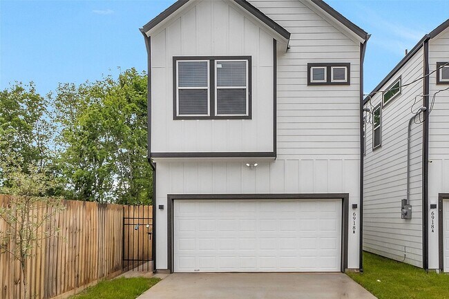 Building Photo - 6918 Dumble St
