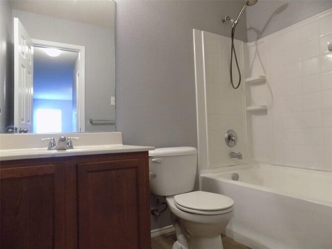 Building Photo - 16905 Thorntree Ct