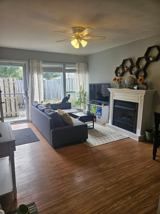 Building Photo - 105 E Ticonderoga Dr