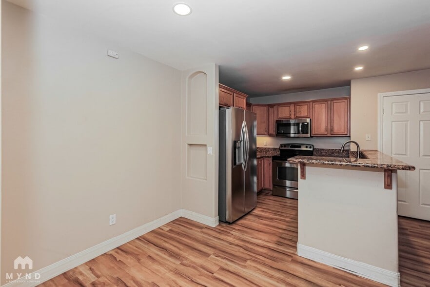 Building Photo - 5252 Balboa Arms Dr