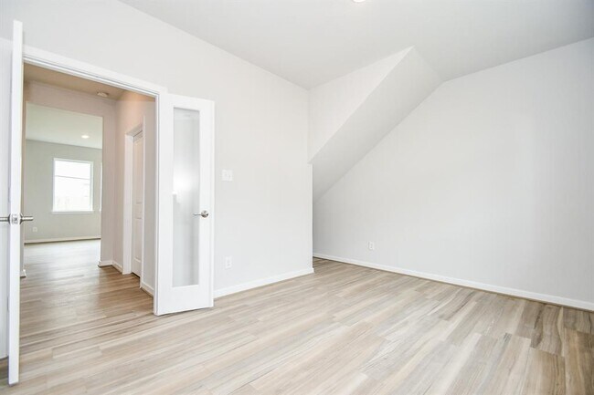 Building Photo - 21835 Erskine Peaks Pl