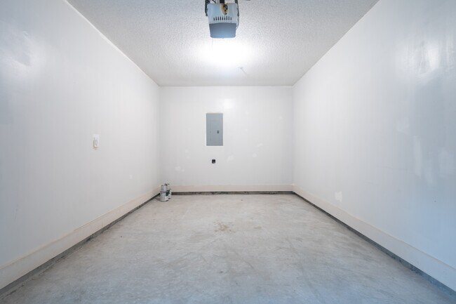 Building Photo - 397 Crooked Pine Trail