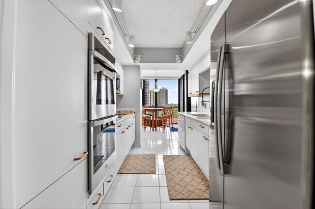 Building Photo - 4100 N Ocean Dr