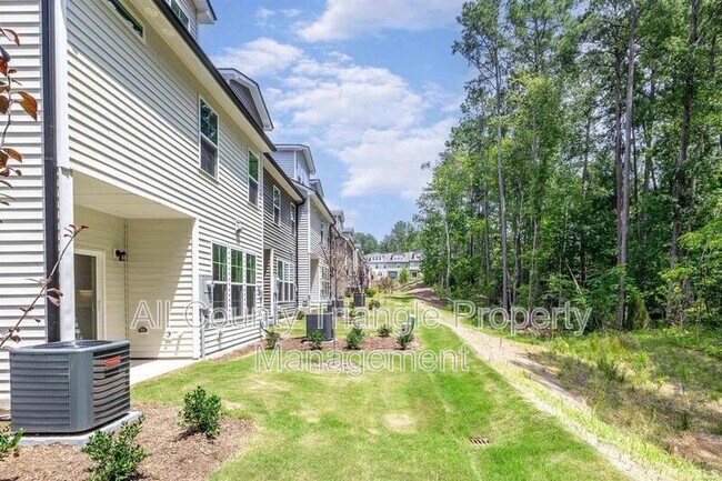 Building Photo - 6943 Doddridge Ln