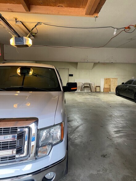 Shared Garage (Two Parking Spaces w/opener) - 831 N Zeyn St