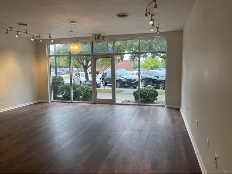 Building Photo - 607 Lady St