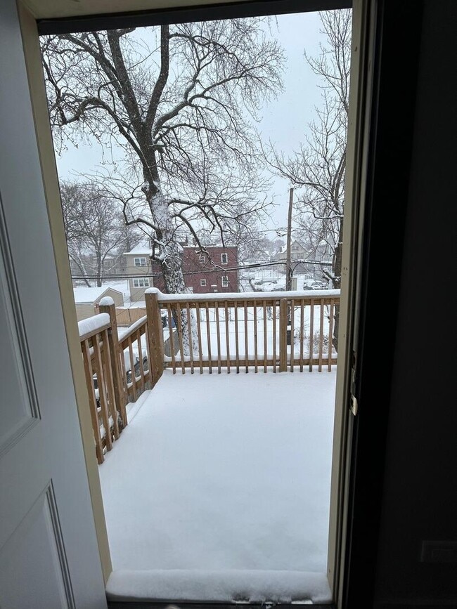 Building Photo - 233 N Lorel Ave