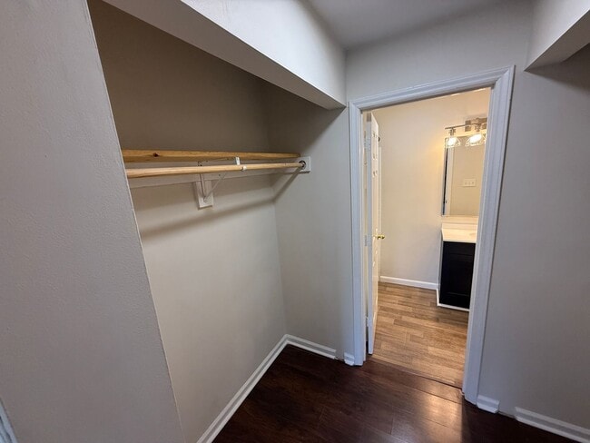 Building Photo - Beautiful Condo minutes from Uptown Charlotte