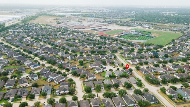 Building Photo - 10003 Lynette Falls Dr