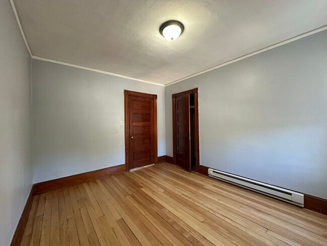 Building Photo - 449 Kelley St