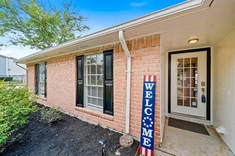 Building Photo - 11303 Trudeau Dr