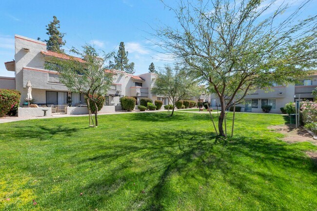 Building Photo - charming 2-bedroom, 2.5-bathroom condo wit...