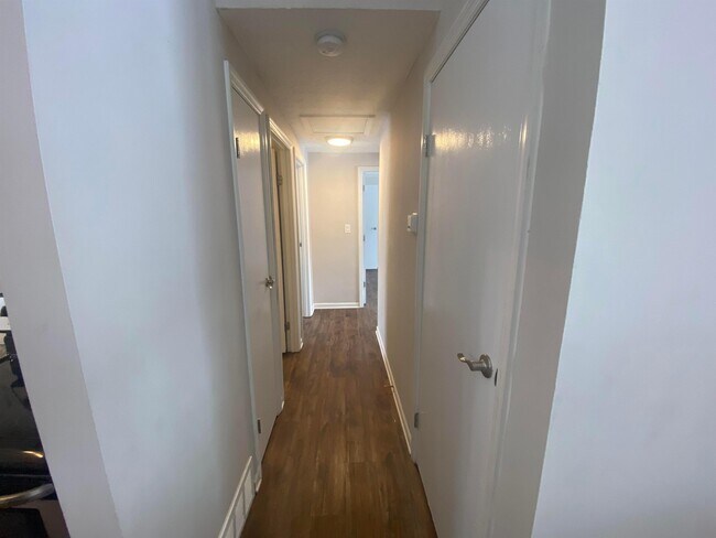 Building Photo - 5970 Almina Dr